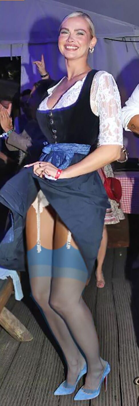 Fesche Madln im Dirndl zum Vierhundertzweit`n