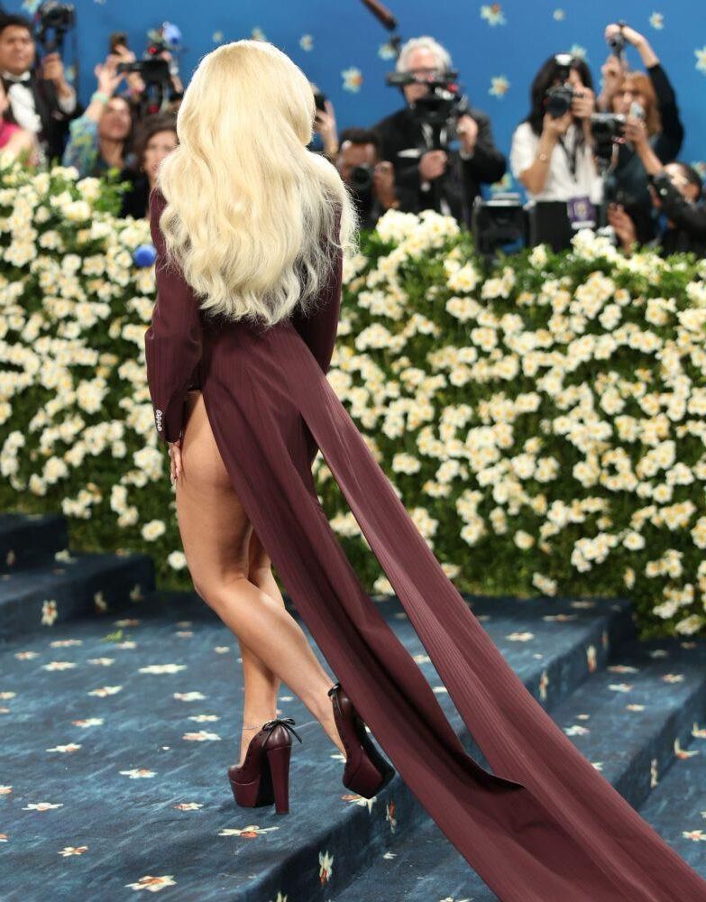 Смелый Gala Sabrina Carpenter Met Met Hala