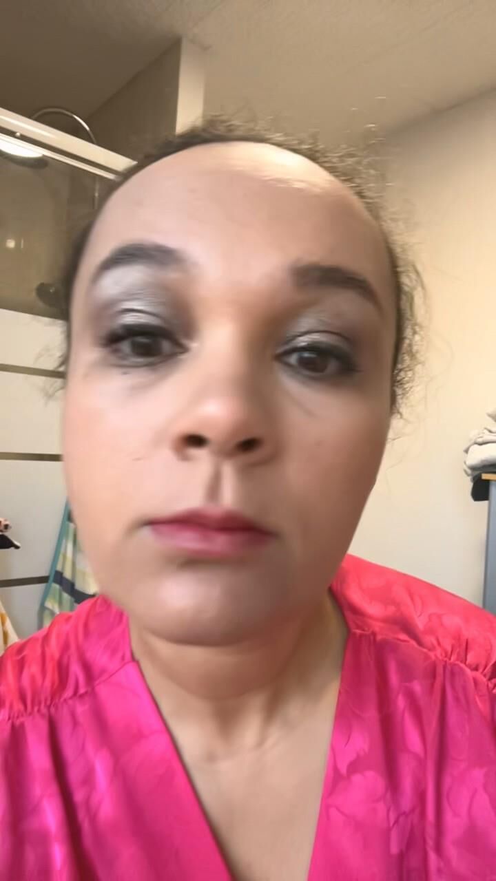 Esposa com grandes mamas grandes compartilham nus