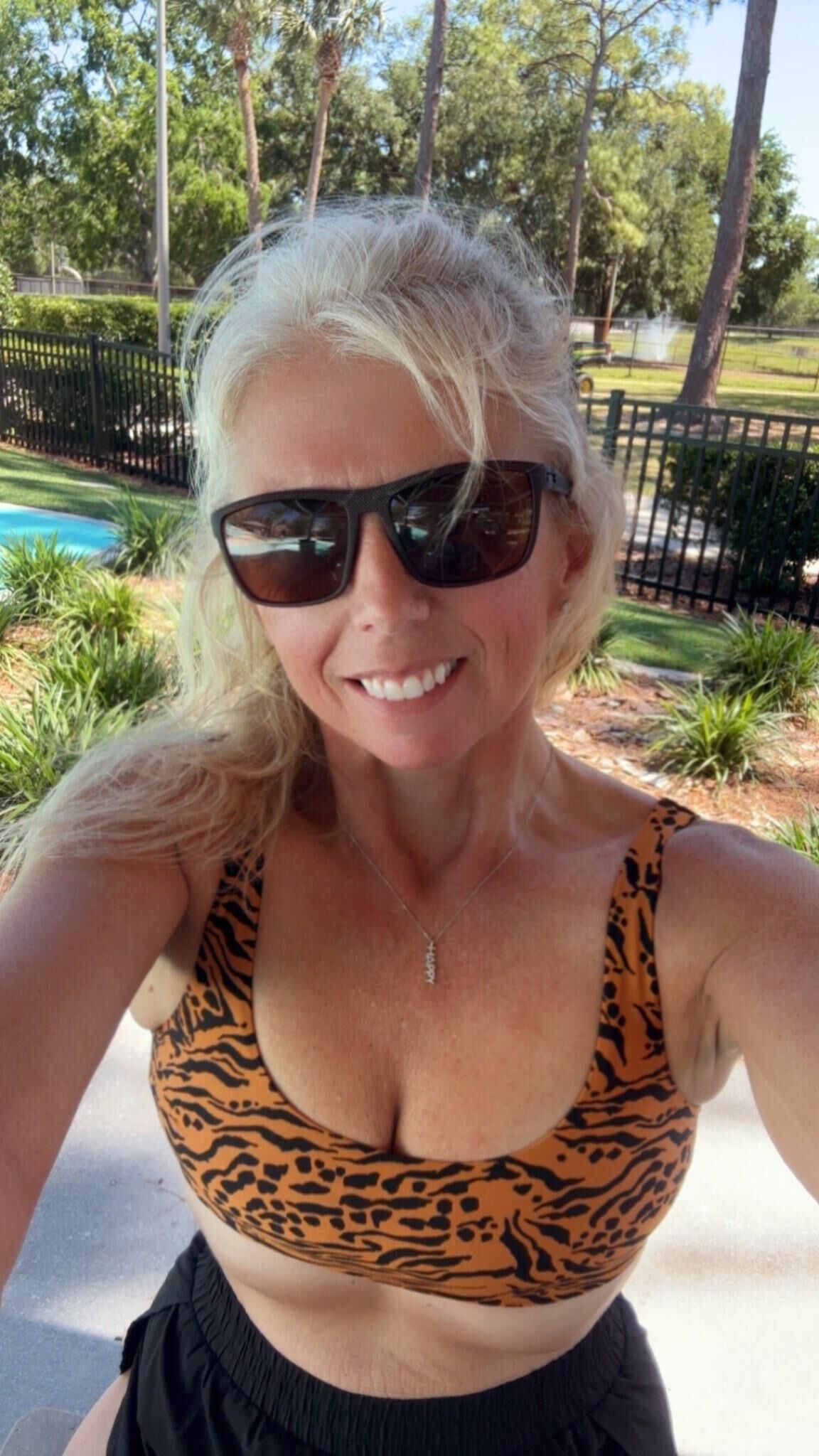 Melissa Blonde geiler Biker Milf mit großen Hintern gemischte heiße Schüsse