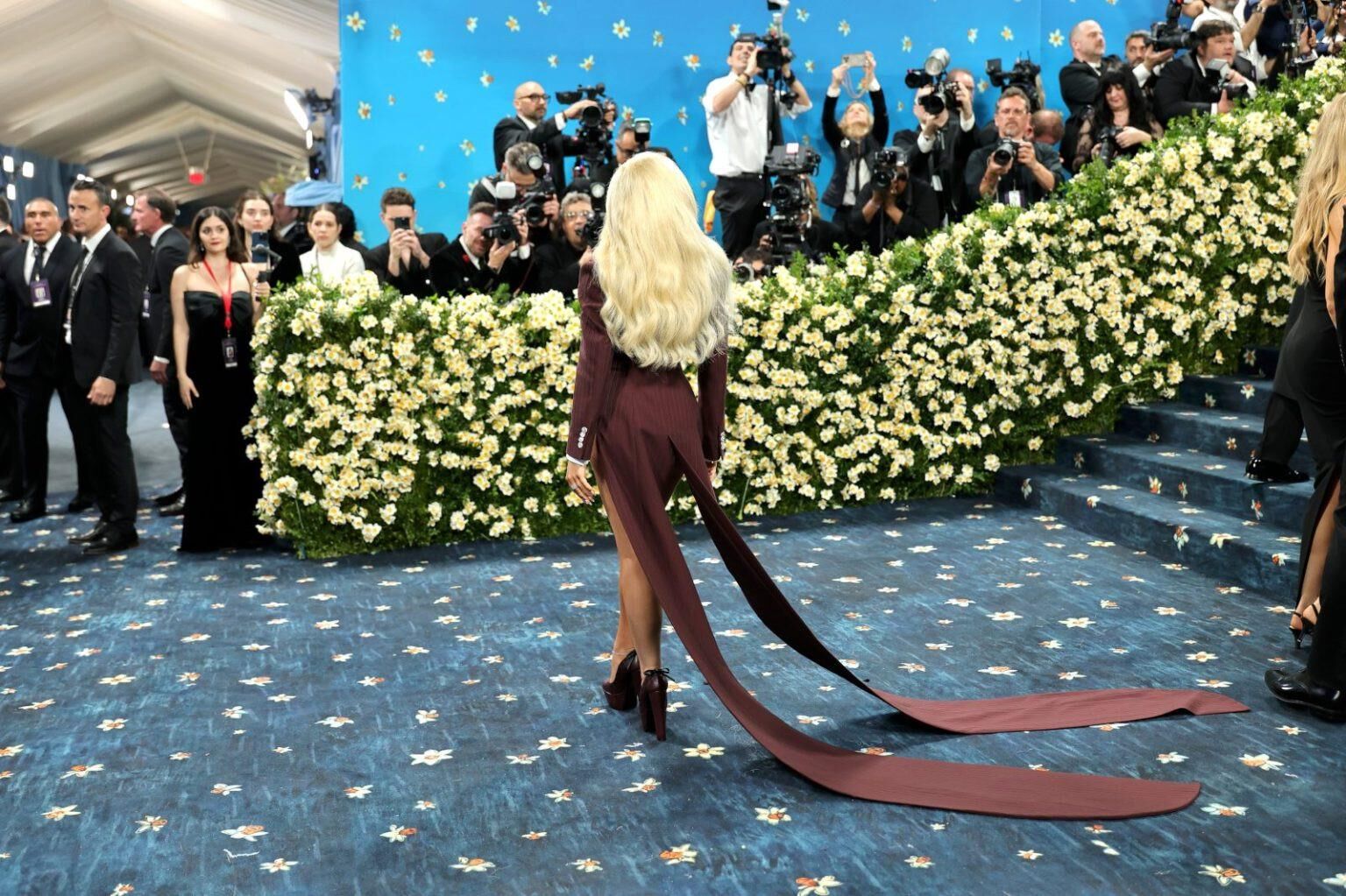 Смелый Gala Sabrina Carpenter Met Met Hala