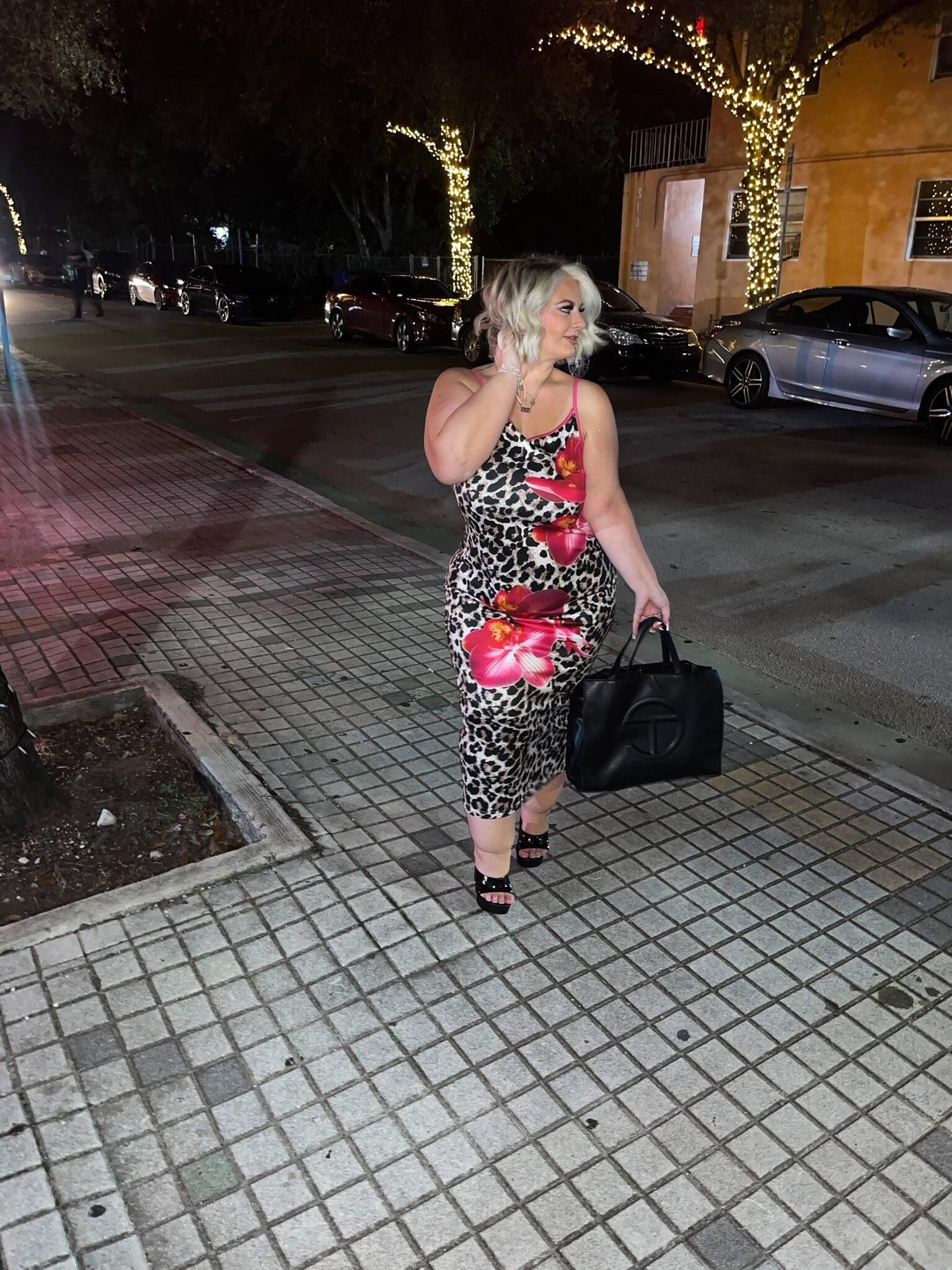 ヘイリー・ビッグ・お尻ビッグおっぱいゴージャスなブロンドBBWガールミックスホットショット