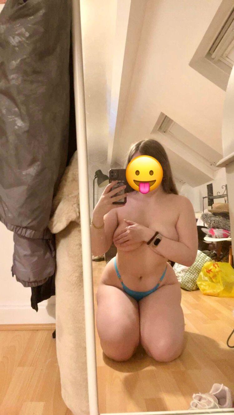 Sexy Redhead GF hat einen schönen Körper