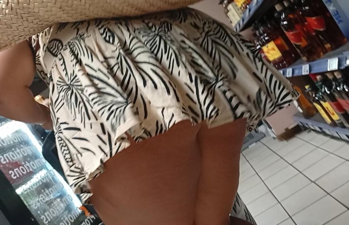 Bubble Ass Voyeur Island Girl