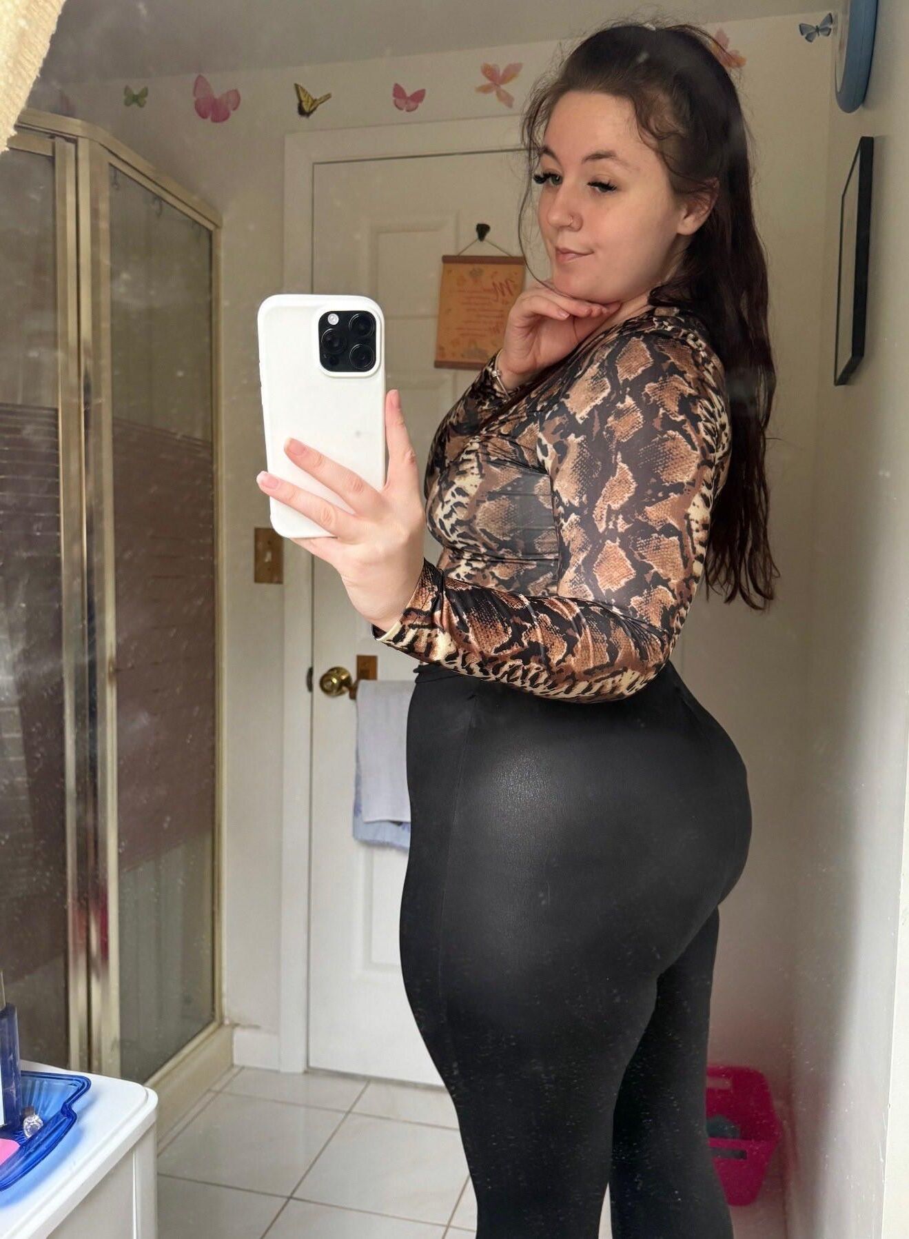 マヤの大きなお尻のおっぱいセクシーなBBWガールとメガネを混ぜたホットショット