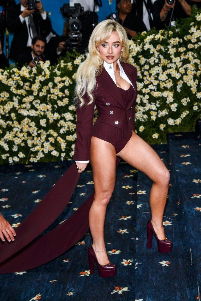 Смелый Gala Sabrina Carpenter Met Met Hala