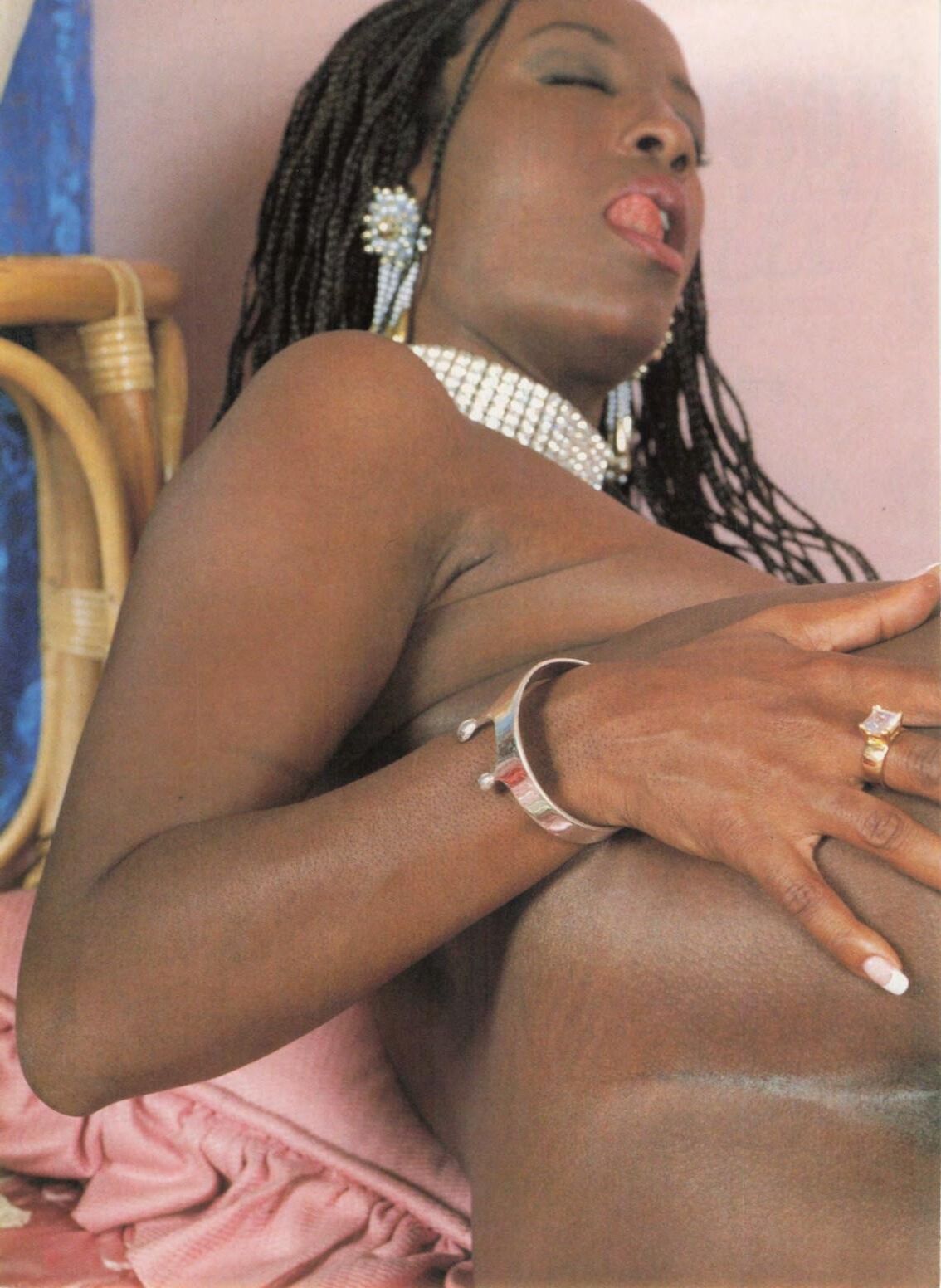 Big Black Butt Magazine Mai
