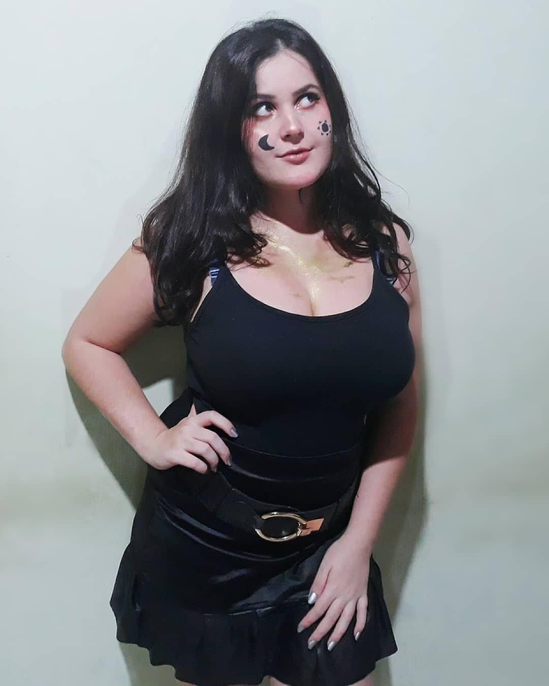 Piggy Fett Slut Latina mit Titten und Muschi entlarvt Anteil