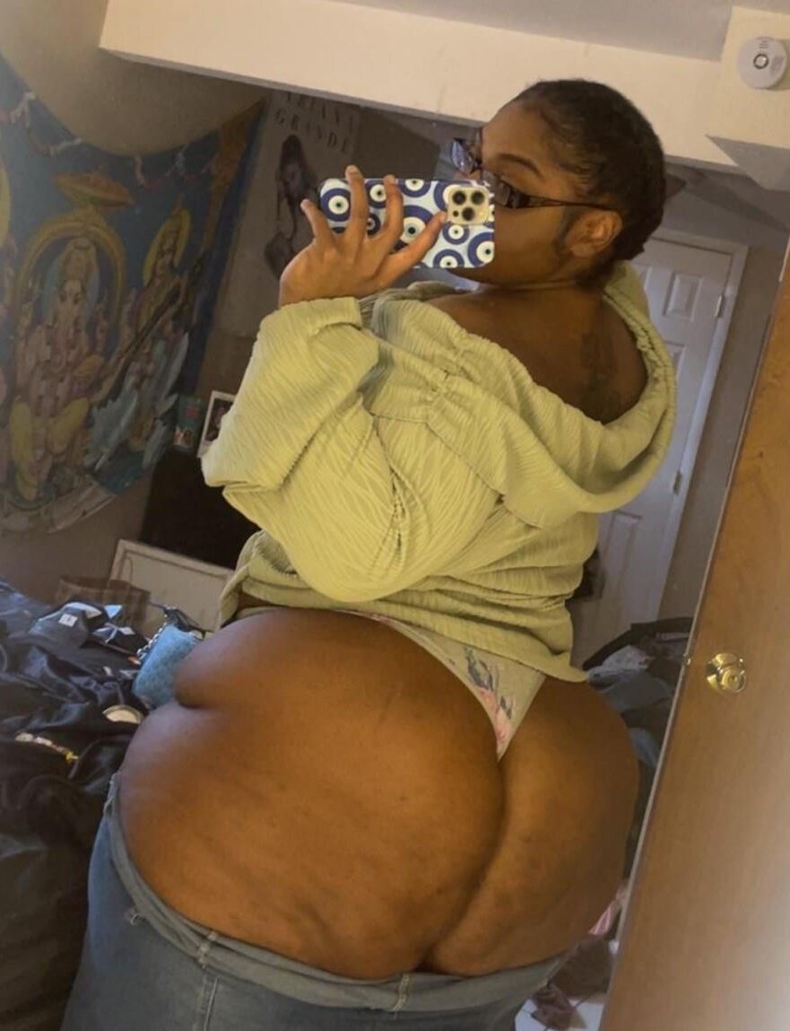 BBW Ebony Babe riesige Beute Leeshabunz