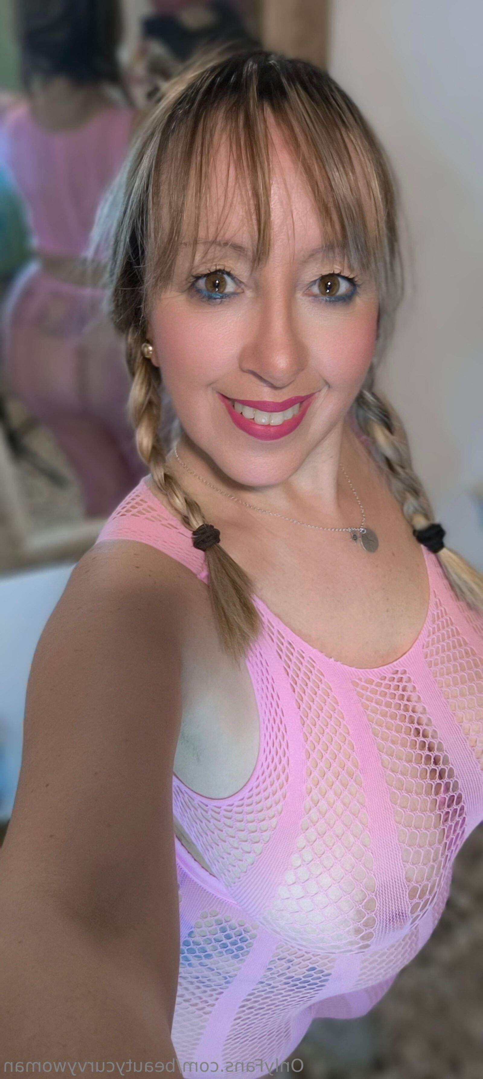 Énorme cul gros seins excités femme latino blonde
