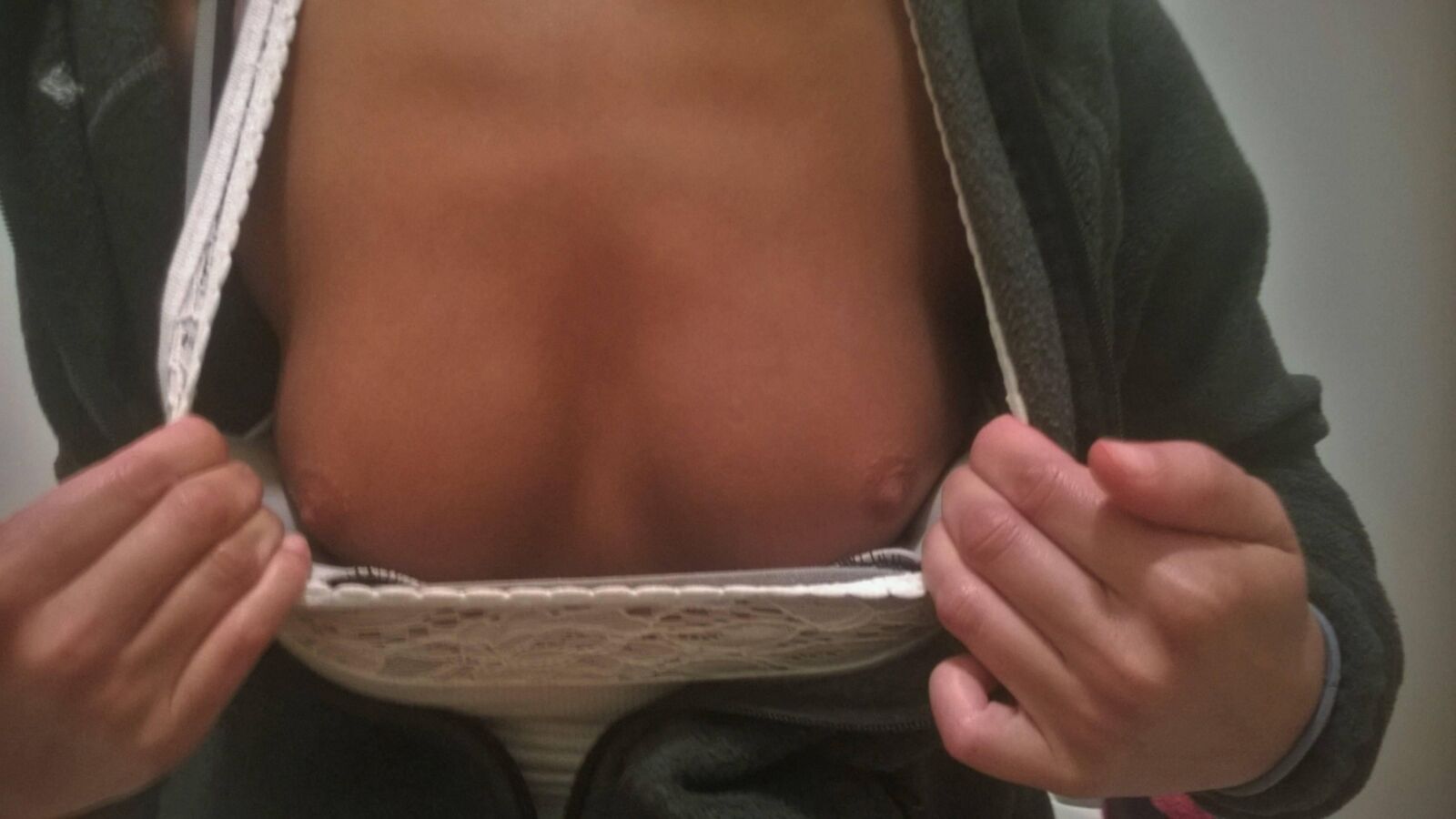 Pictures of Flashing Tits
