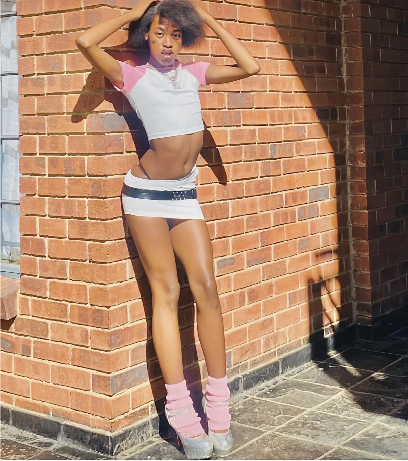 Geile dünne afrikanische schwarze Teen Trans Schlampe 