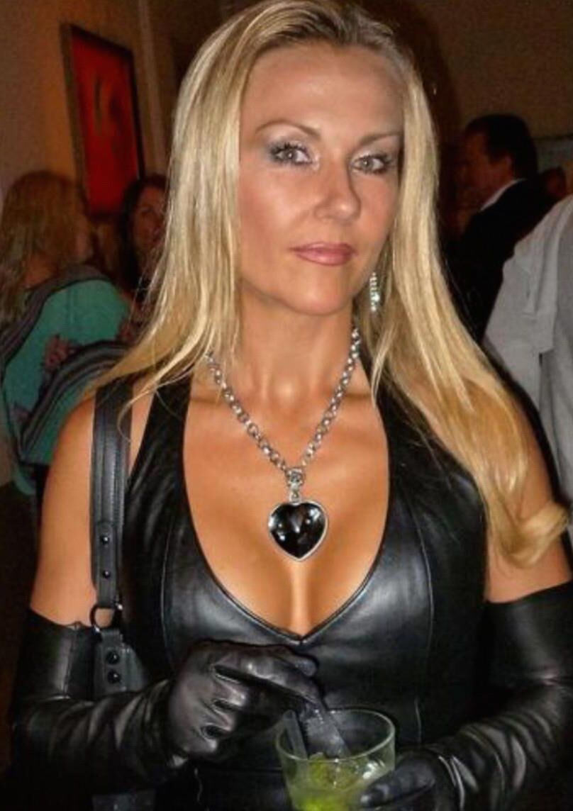 Rubias femdom y esclavitud