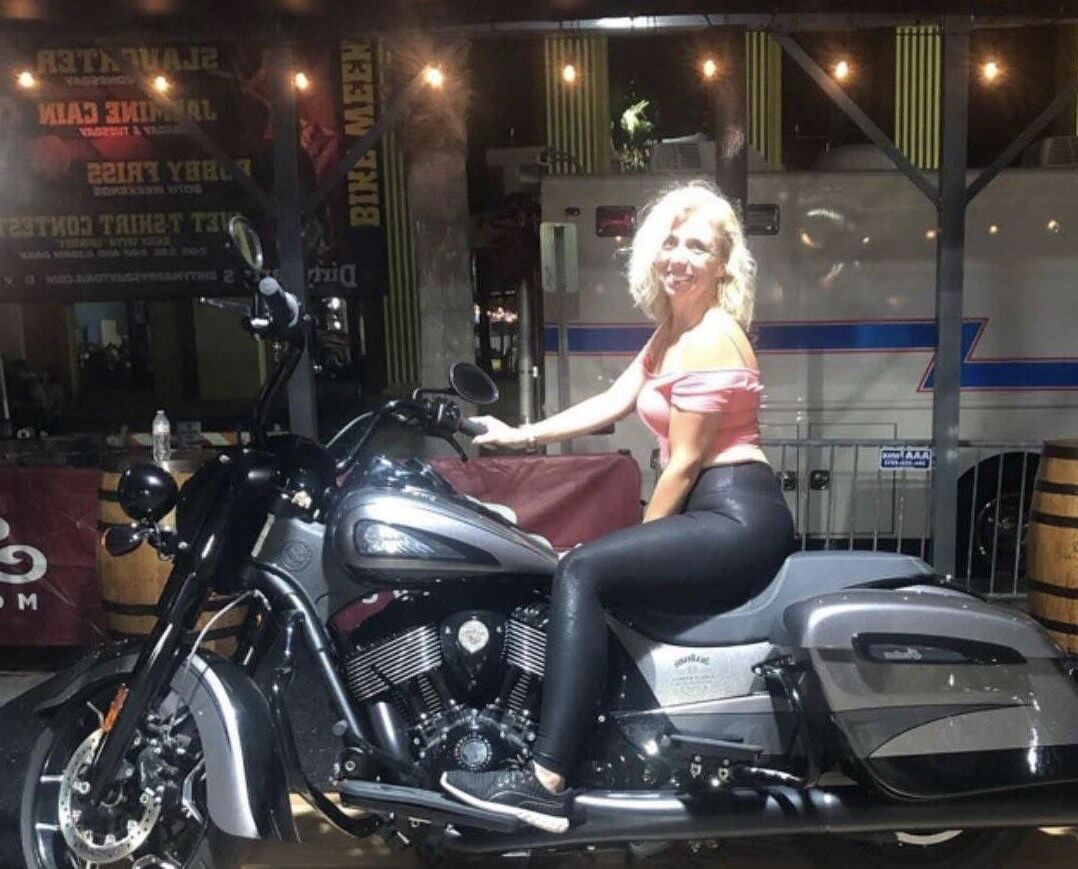 Melissa Blonde geiler Biker Milf mit großen Hintern gemischte heiße Schüsse