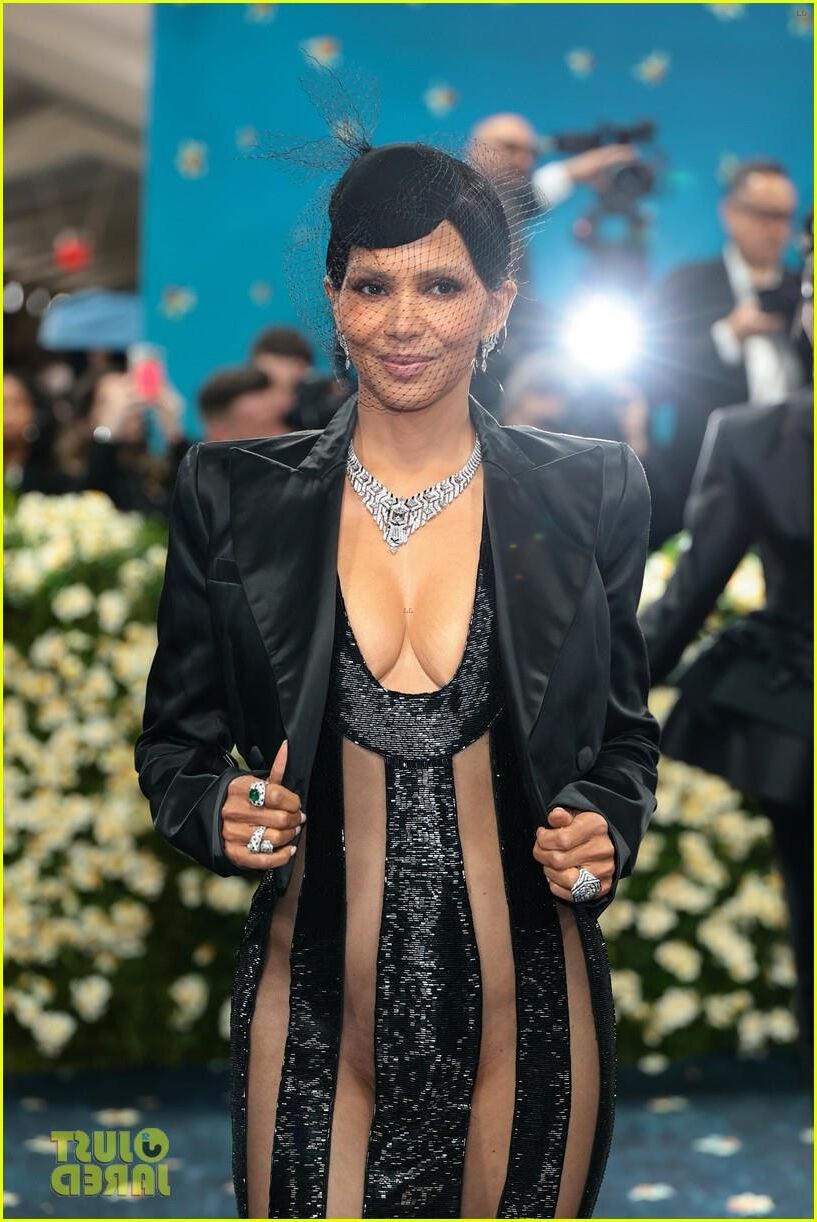 Halle Berry bei Met Gala May th