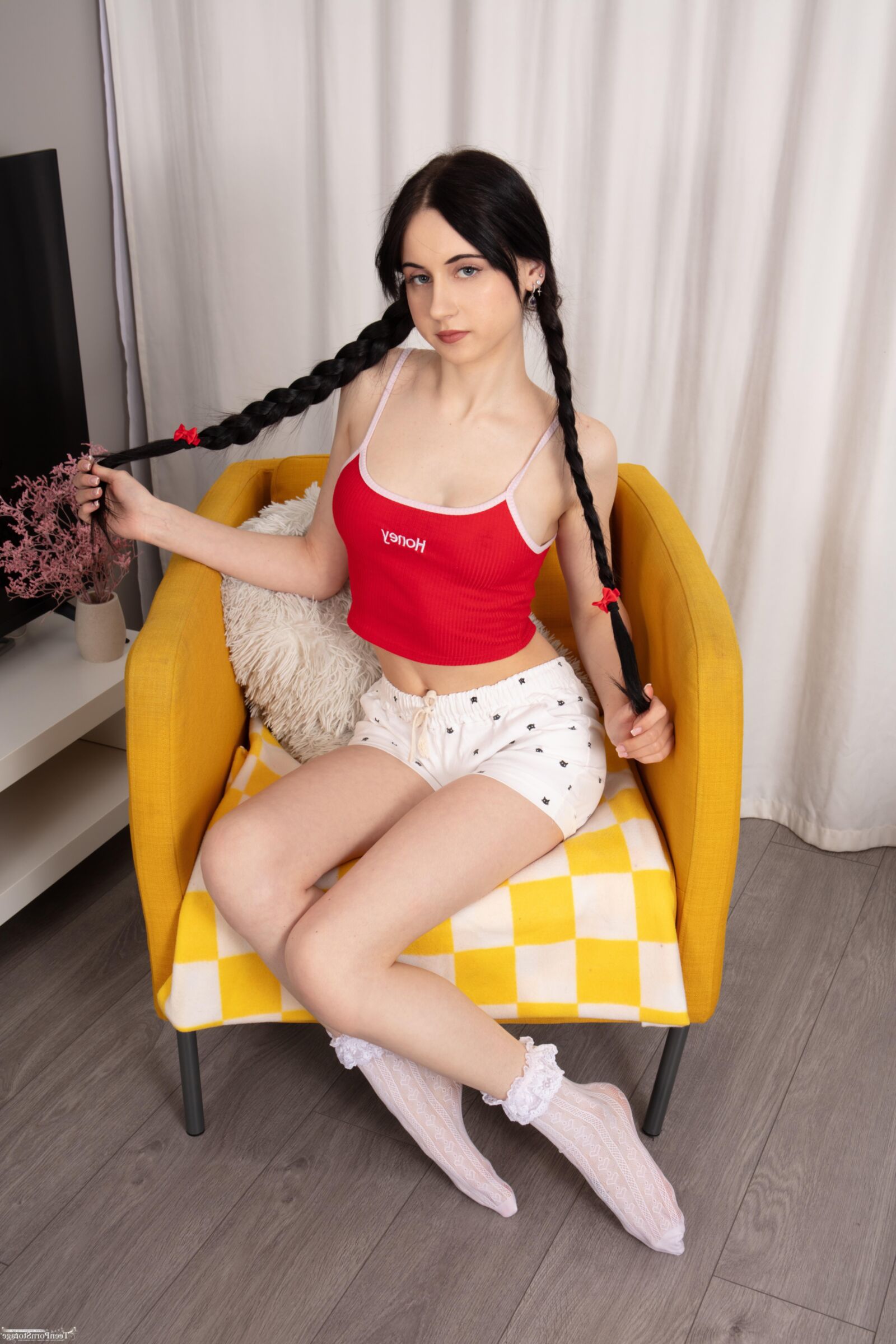 TeenPornStorage Amanda хорошая сторона