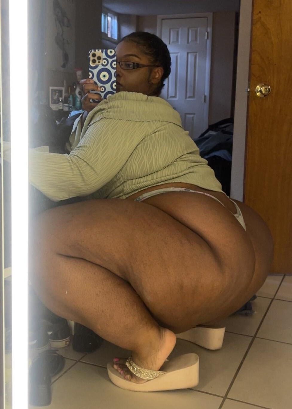 BBW Ebony Babe riesige Beute Leeshabunz