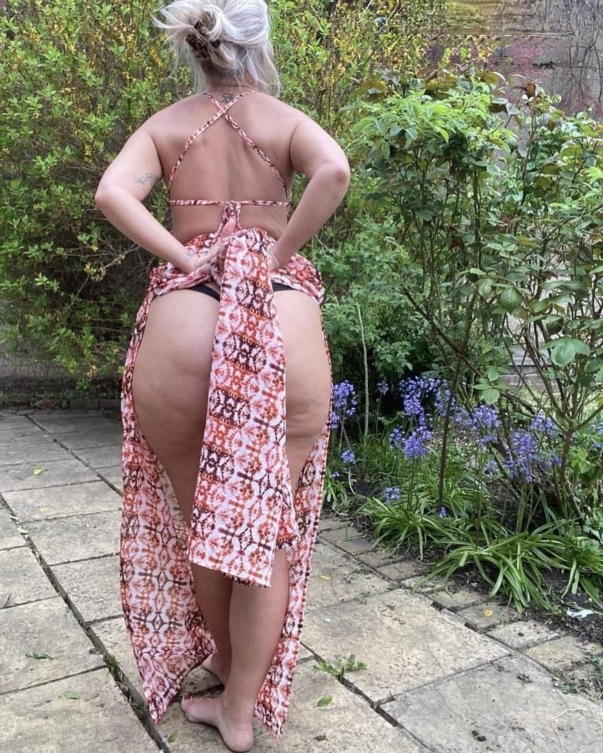 Axelle Big Bubble Butt Petit seins