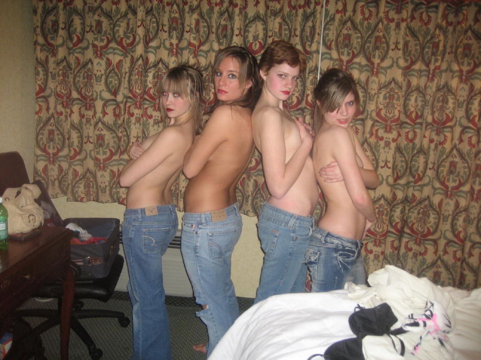 Candid Girl Beste Freunde fast nackt jung