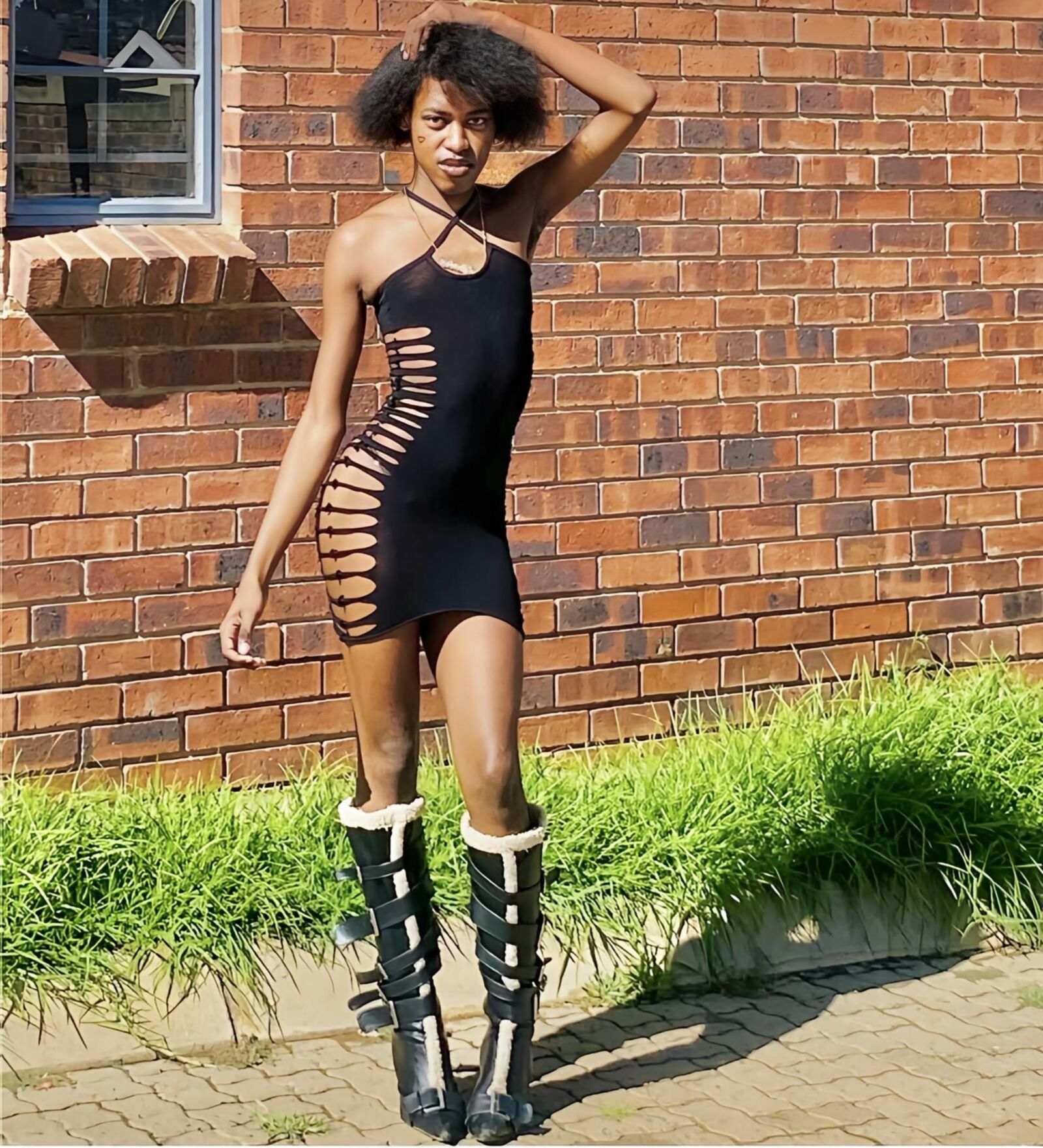 Geile dünne afrikanische schwarze Teen Trans Schlampe 