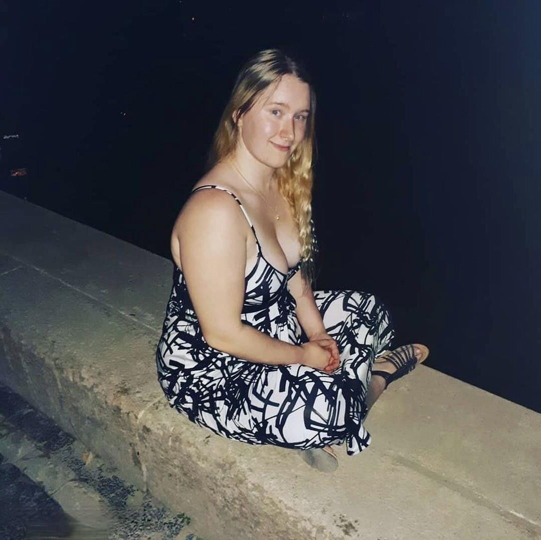 Sierra Big Ass Big Boobs Blonde sexy Mädchen gemischte heiße Aufnahmen