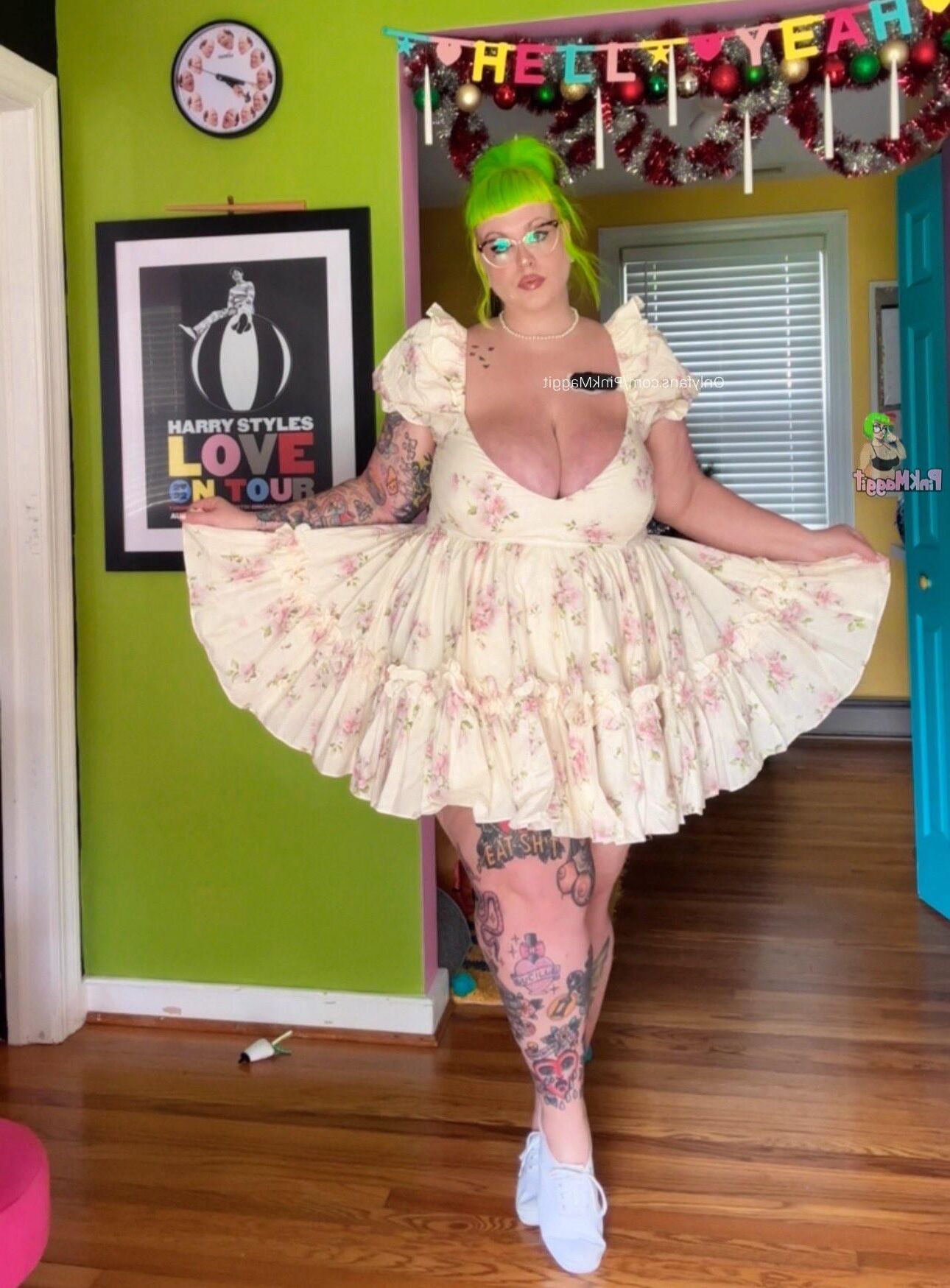 KAT Green Hair Huge Ass Huge Boobs Anal Milf Mixed Hot Shots