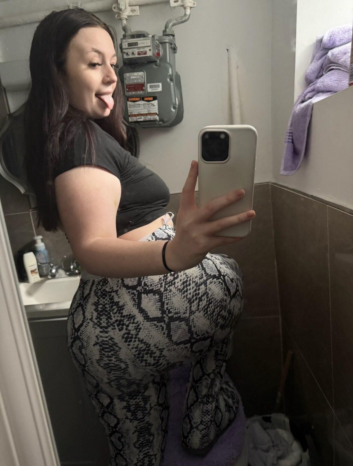 マヤの大きなお尻のおっぱいセクシーなBBWガールとメガネを混ぜたホットショット