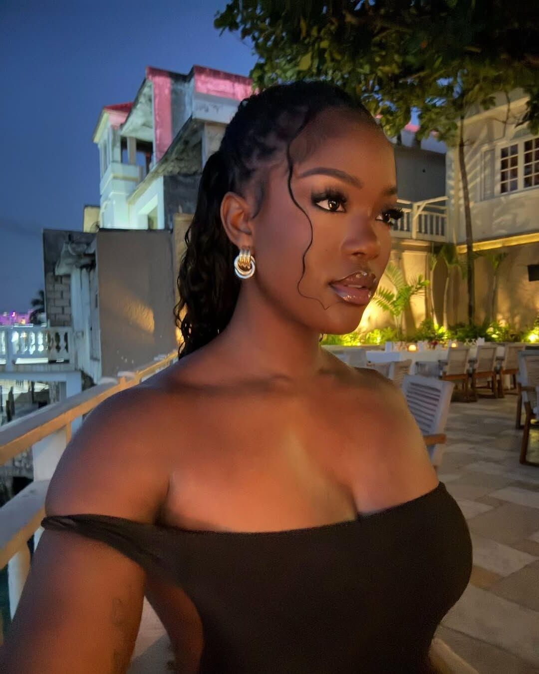 Ebony caliente para follar duro