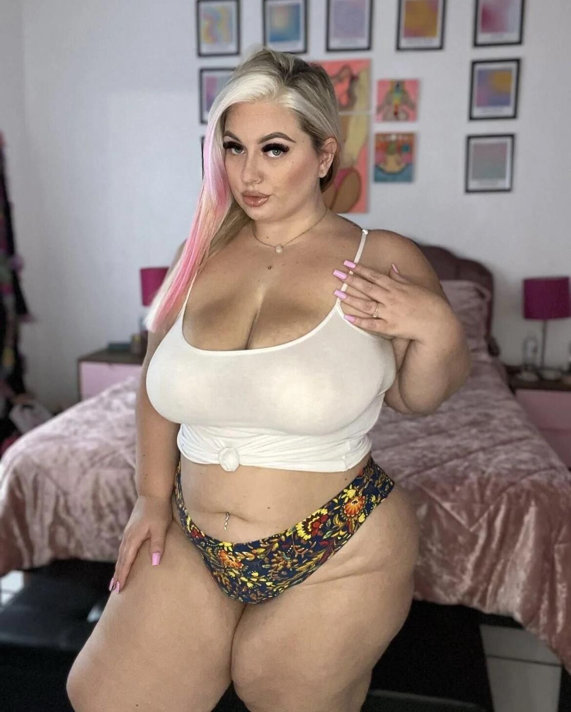 ヘイリー・ビッグ・お尻ビッグおっぱいゴージャスなブロンドBBWガールミックスホットショット