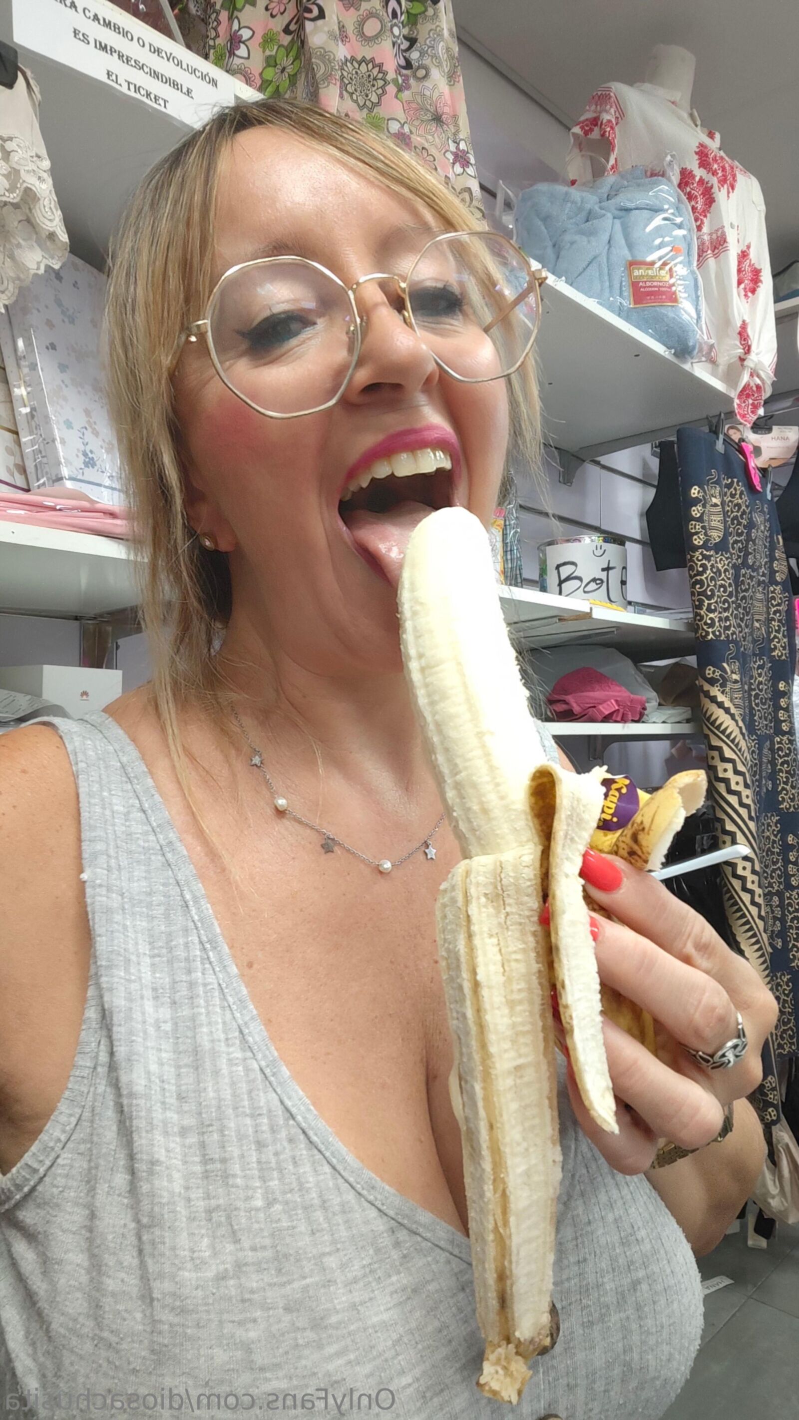 Énorme cul gros seins excités femme latino blonde