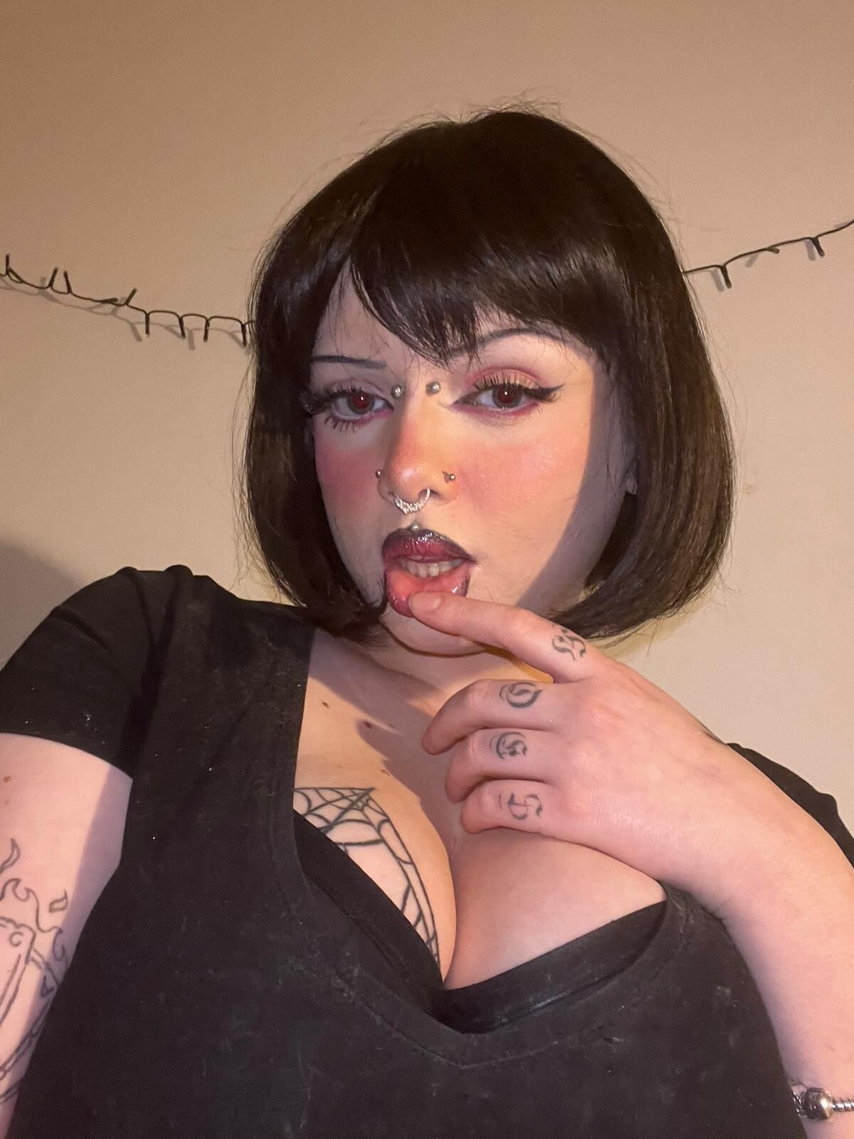 Jules riesige Brüste cuvey Beauty Tätowiertes Mädchen gemischte heiße Aufnahmen