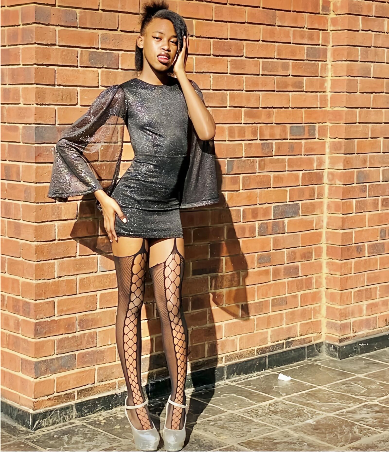 Geile dünne afrikanische schwarze Teen Trans Schlampe 