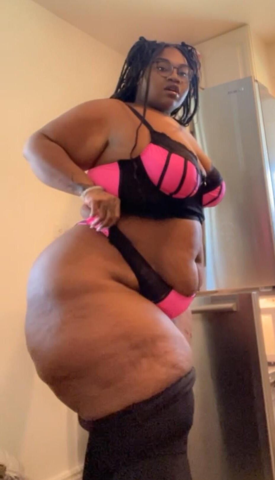 BBW Ebony Babe riesige Beute Leeshabunz
