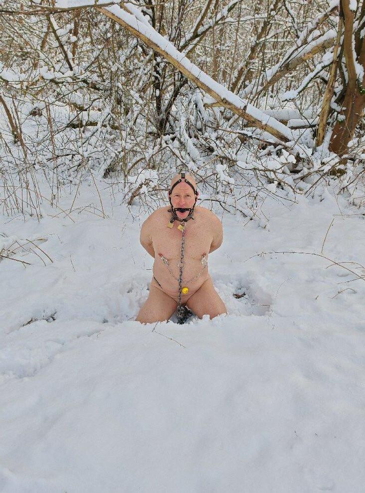 Escravo ao ar livre de neve de inverno
