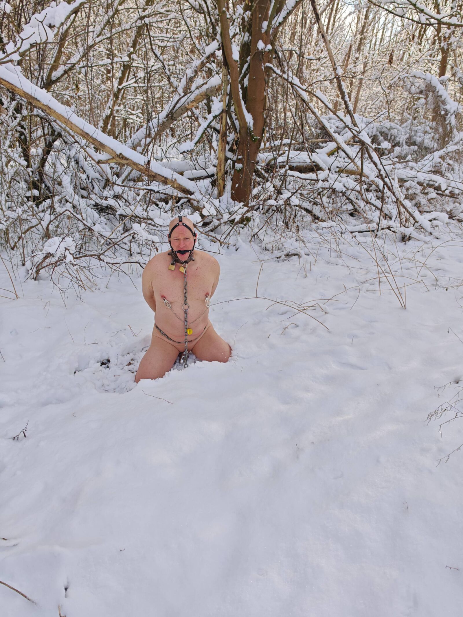 Escravo ao ar livre de neve de inverno