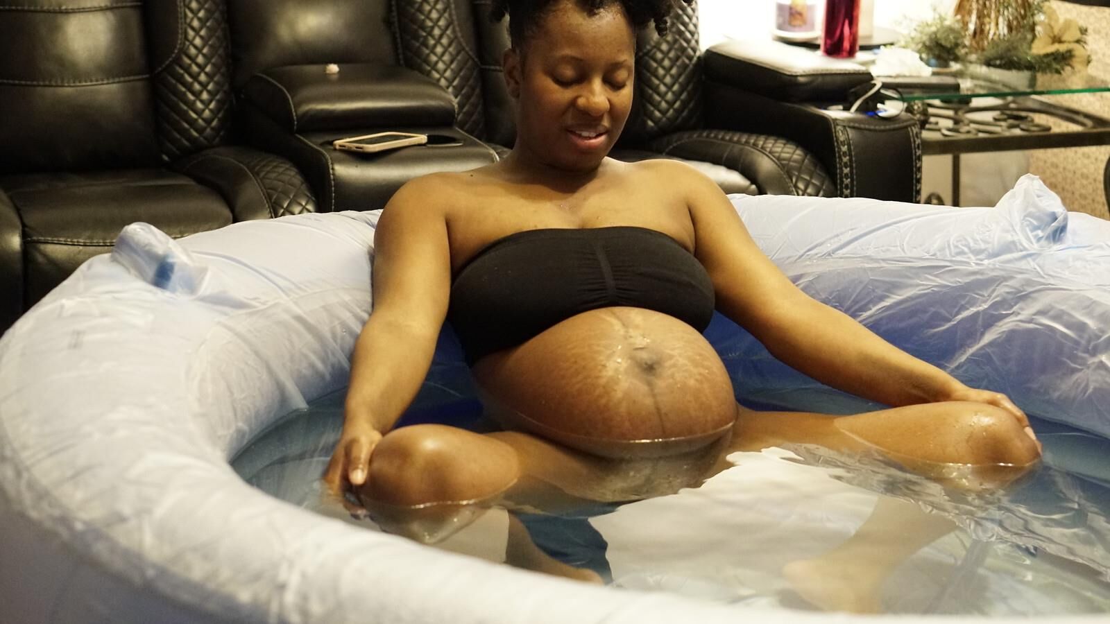 Labour pregnant mom 