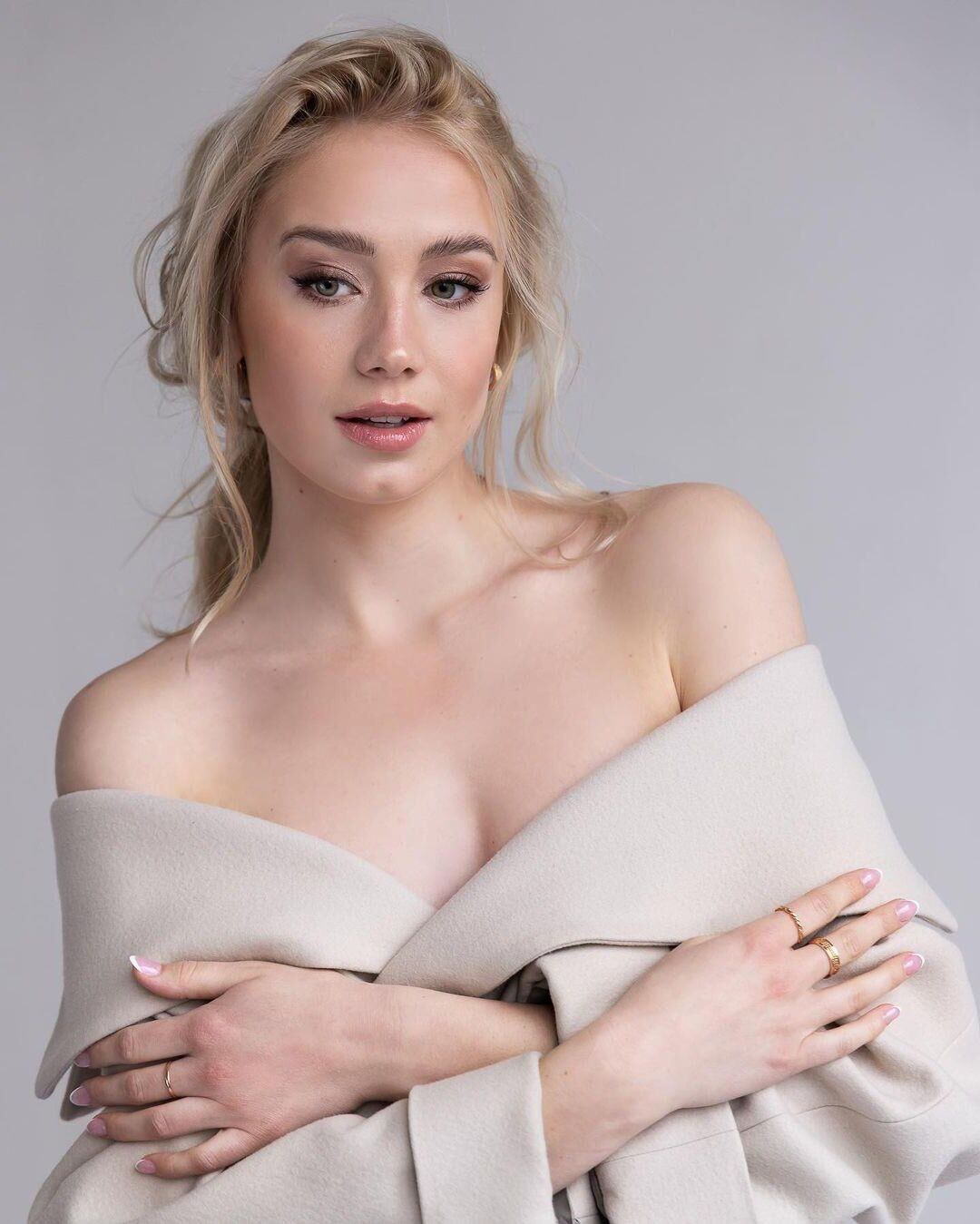 Anna Kaderavkova ()