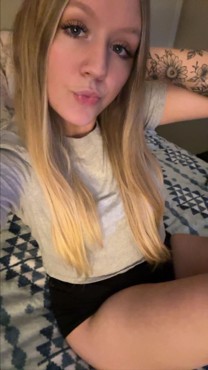  year old blonde Haley is a Snapchat slut