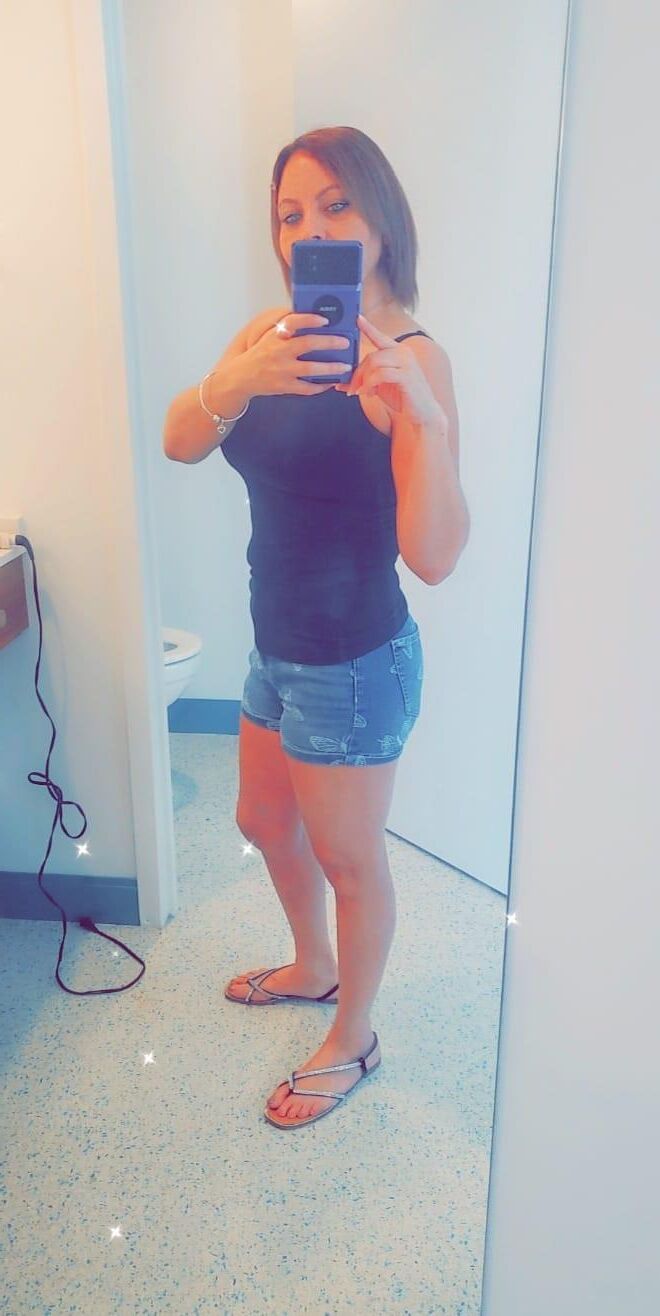 Old School Latin Queen Loves Show Her Feet
