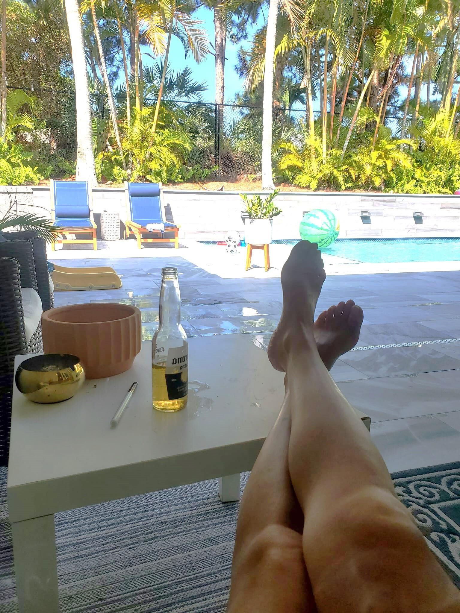 Old School Latin Queen Loves Show Her Feet