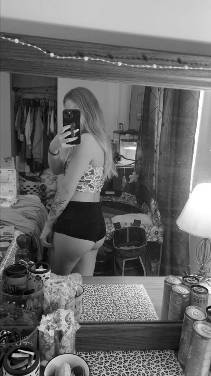  year old blonde Haley is a Snapchat slut