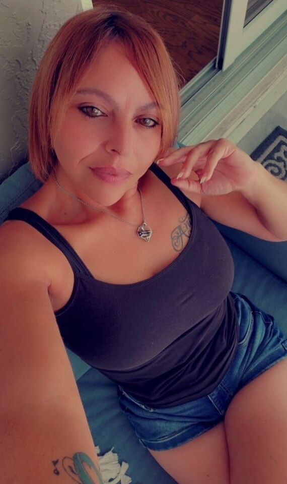 Old School Latin Queen Loves Show Her Feet