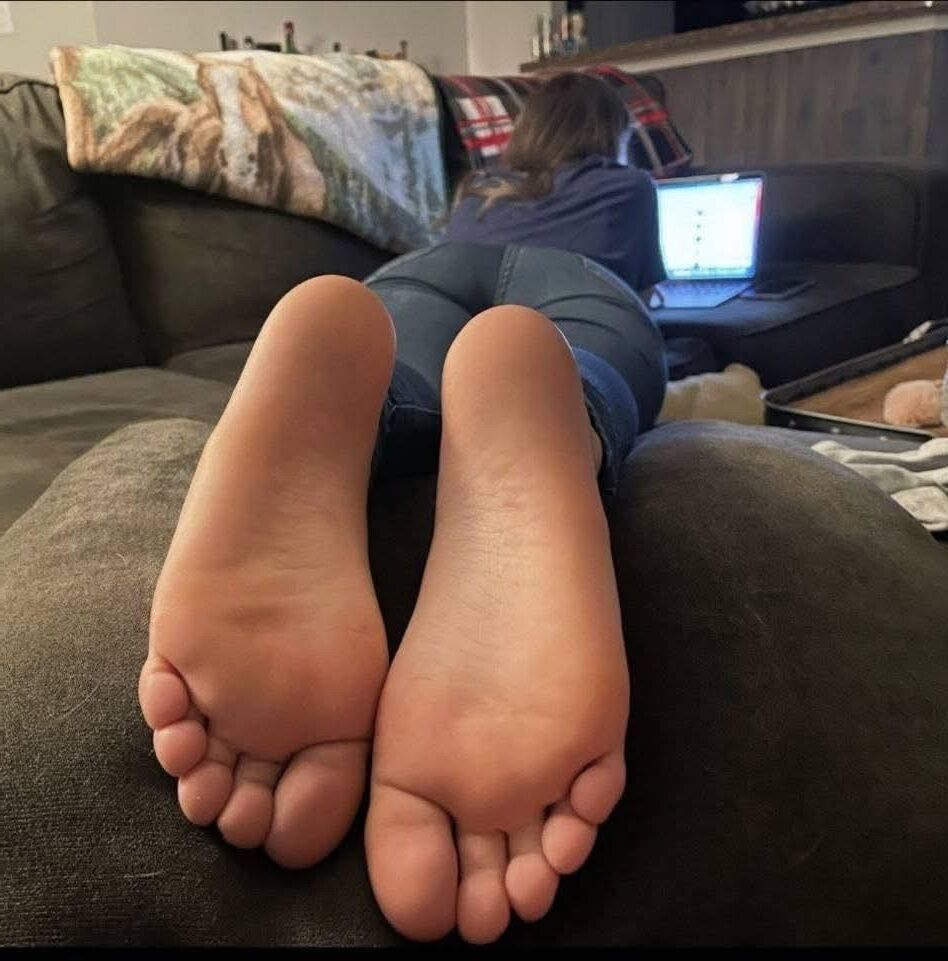 Bare Feet Beauties