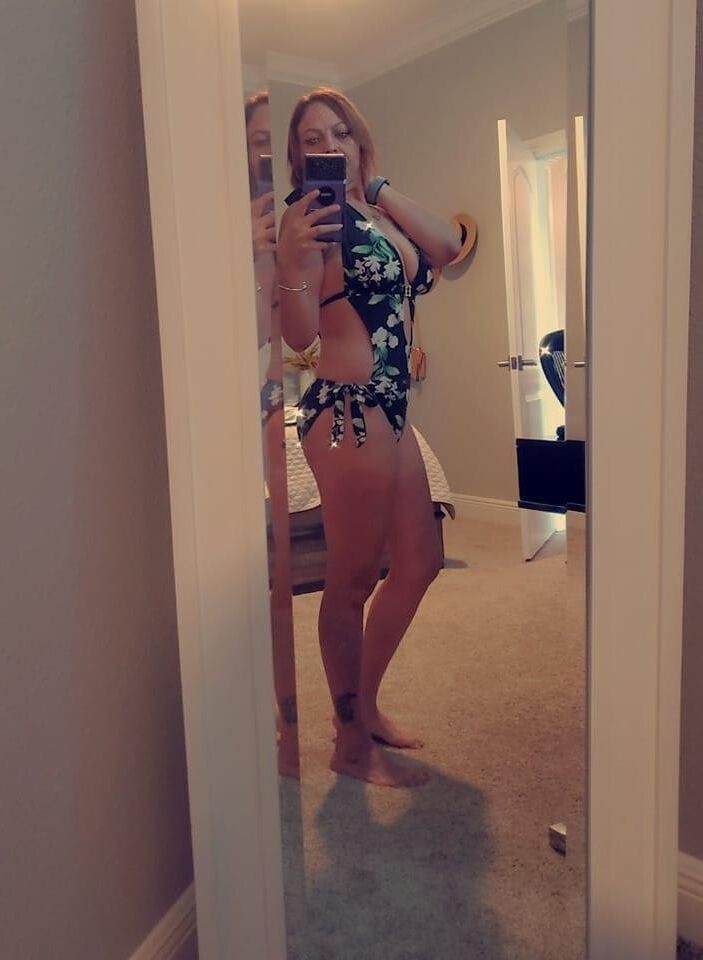 Old School Latin Queen Loves Show Her Feet