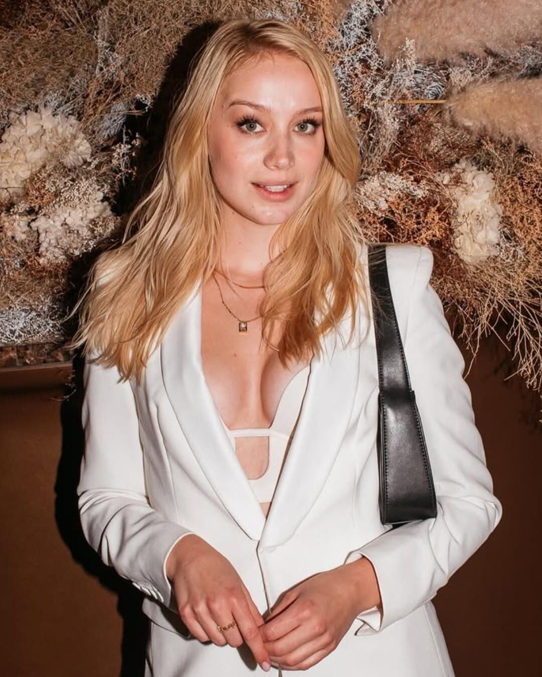 Anna Kaderavkova ()