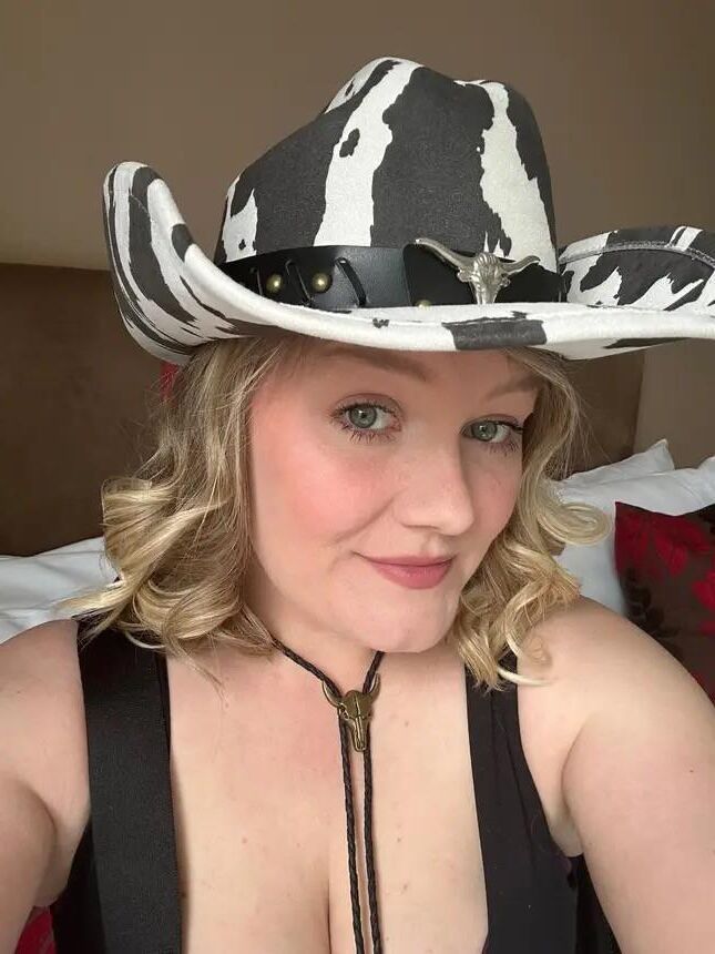 My chubby blonde daughter to wank over 
