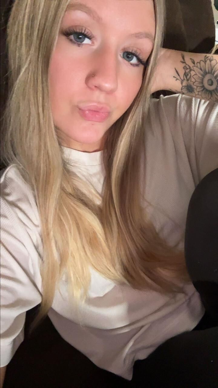 year old blonde Haley is a Snapchat slut