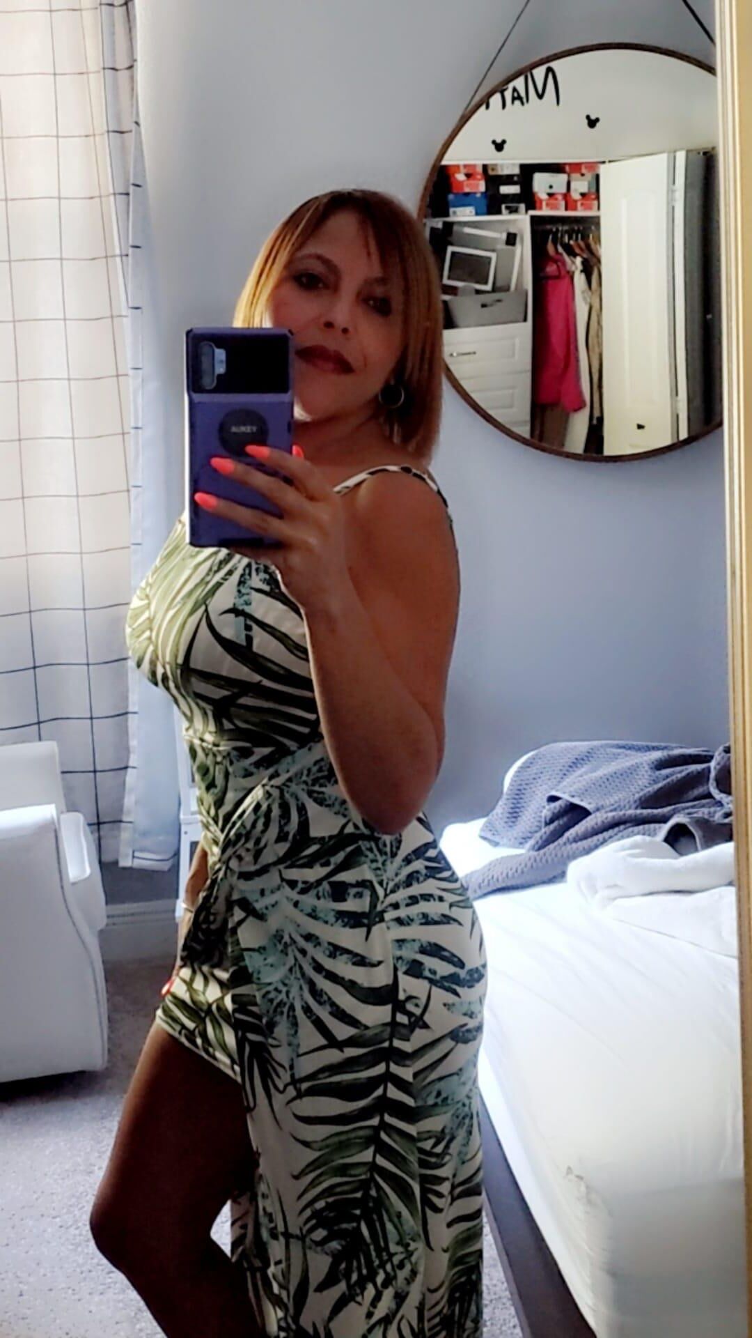 Old School Latin Queen Loves Show Her Feet