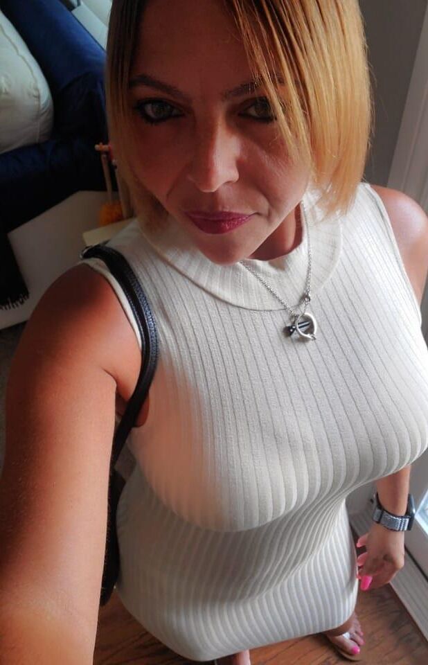 Old School Latin Queen Loves Show Her Feet