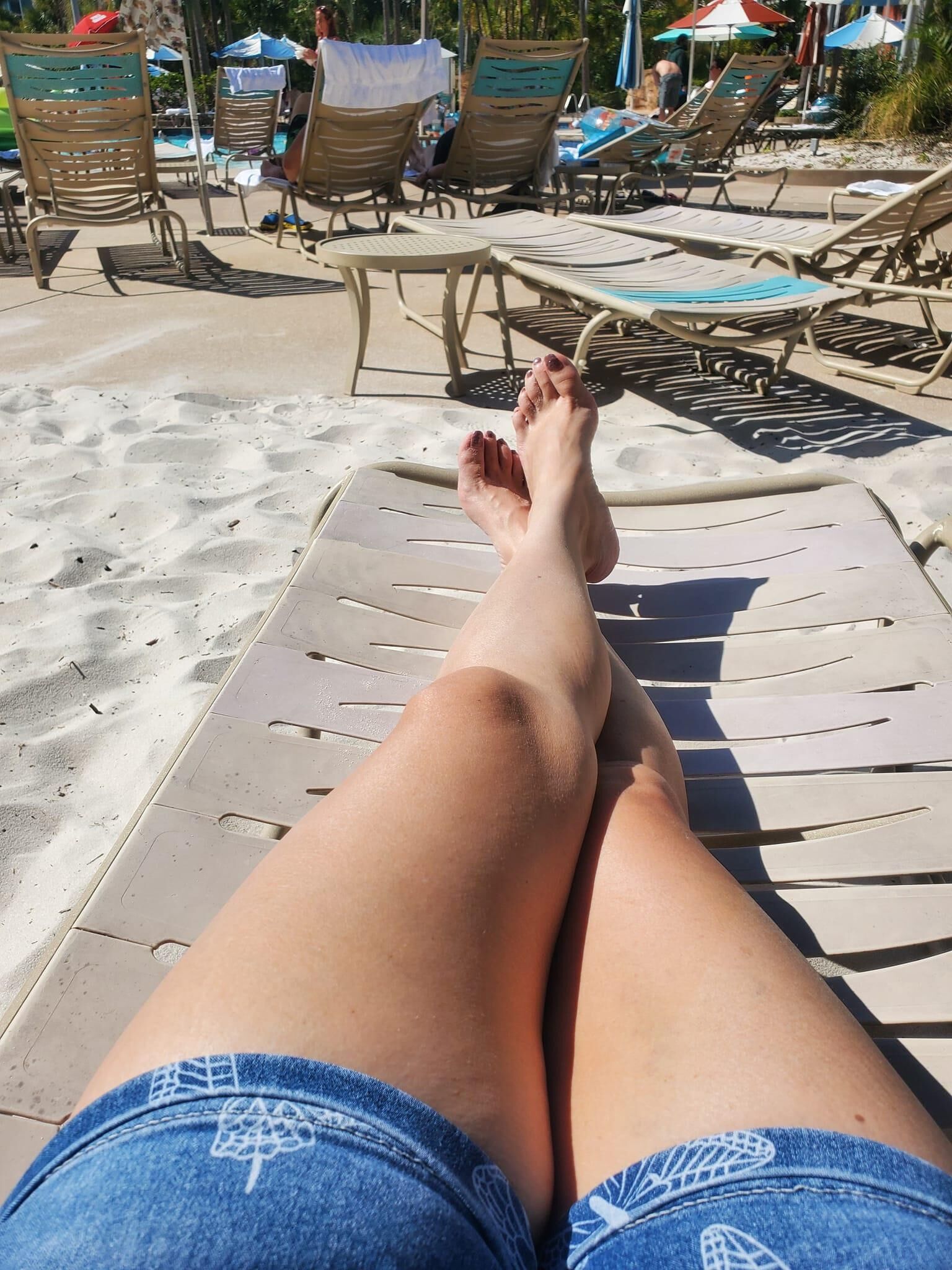 Old School Latin Queen Loves Show Her Feet